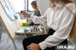 Преследуемый за картины мэр Краснокамска собрал у себя художников Прикамья. Фото