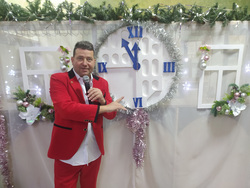 Родился в колонии: пермский шоумен, который работал с Боярским, ищет маму и брата