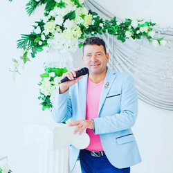 Родился в колонии: пермский шоумен, который работал с Боярским, ищет маму и брата