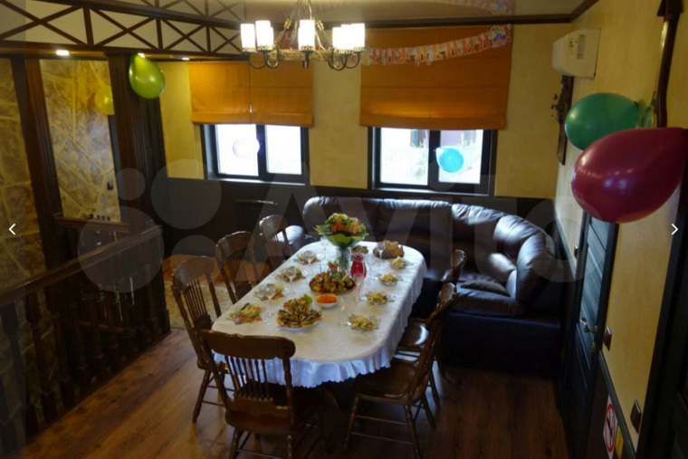 С хрустальными люстрами и БДСМ аксессуарами: какое жилье сдают в Перми на Новый год. Видео