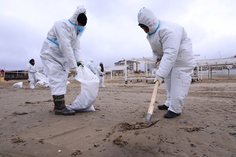 Побережье Черного моря переключили на режим ЧС