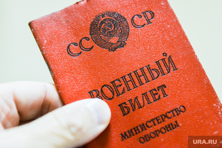 Угнал танк, нарушил устав и сколотил команду КВН: где и как служили пермские политики