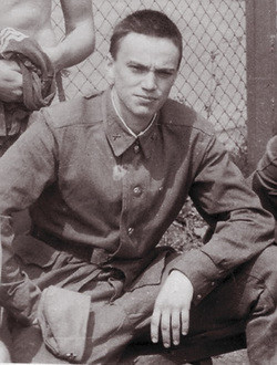 Угнал танк, нарушил устав и сколотил команду КВН: где и как служили пермские политики