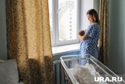 Власти призывают россиянок рожать, но закрывают роддома