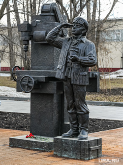 Банка компота &mdash; за ударный труд