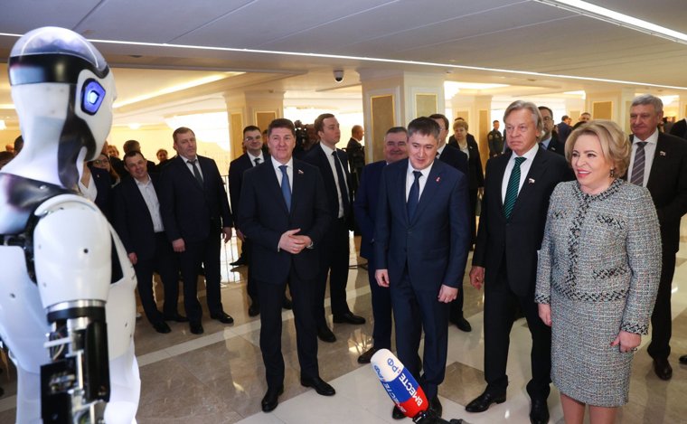 Пермский робот Арди пробрался в Совет Федерации. Фото, видео