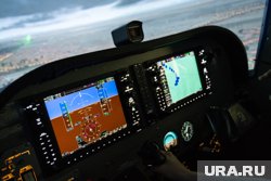 Посадили самолет без двигателя: как журналисты URA.RU учились мастерству пилотов. Видео