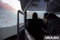 Посадили самолет без двигателя: как журналисты URA.RU учились мастерству пилотов. Видео