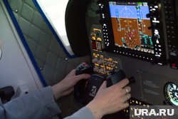 Посадили самолет без двигателя: как журналисты URA.RU учились мастерству пилотов. Видео