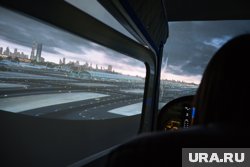 Посадили самолет без двигателя: как журналисты URA.RU учились мастерству пилотов. Видео