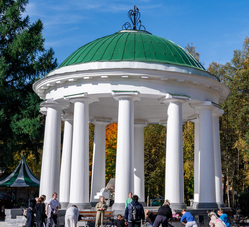 Построили ротонды, завезли деликатесы и&nbsp;познакомили с&nbsp;роботом