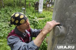 Старейший в Перми Егошихинский некрополь реставраторы спасают от действий вандалов. Видео