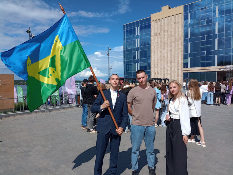 В Перми проходит краевой бал выпускников. Онлайн-трансляция