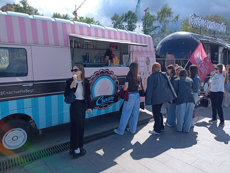 В Перми проходит краевой бал выпускников. Онлайн-трансляция