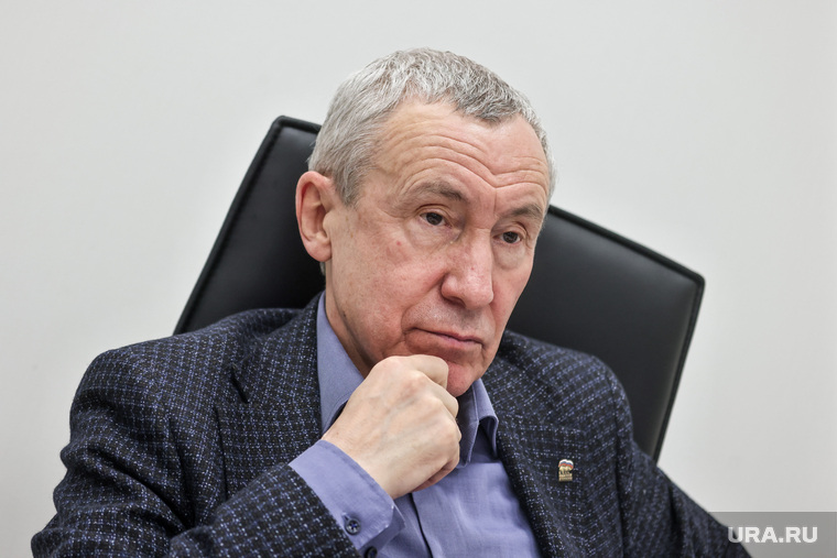 Бессменный депутат и сенатор: чем известен Андрей Климов, которому прочат уход из СФ