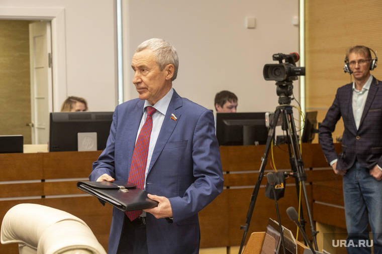 Бессменный депутат и сенатор: чем известен Андрей Климов, которому прочат уход из СФ