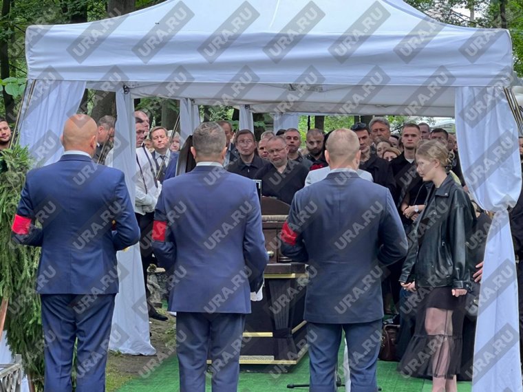 В Петербурге хоронят экс-министра транспорта Романа Старовойта: онлайн-трансляция