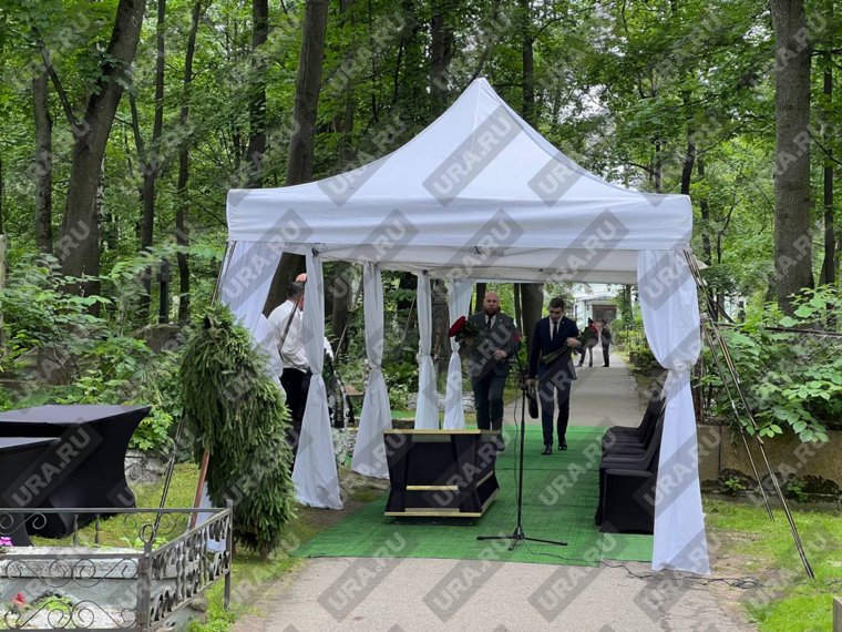 В Петербурге хоронят экс-министра транспорта Романа Старовойта: онлайн-трансляция