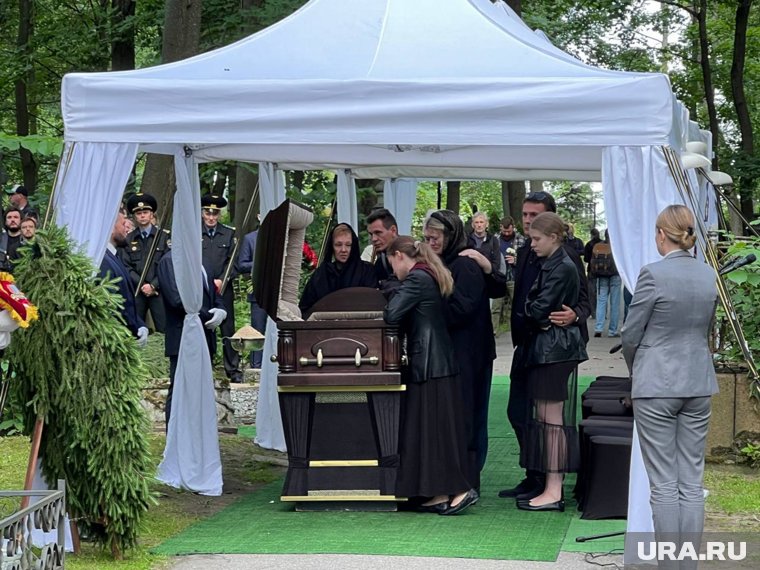 В Петербурге хоронят экс-министра транспорта Романа Старовойта: онлайн-трансляция