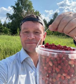 Знакомство с обезьянами, грибной улов и проба чак-чак: чем пермские политики хвастаются в соцсетях