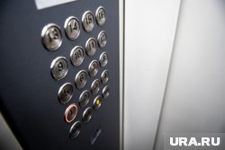 Опасные лифты, рухнувший потолок: что происходит в бывшем долгострое на Карпинского в Перми. Фото, видео