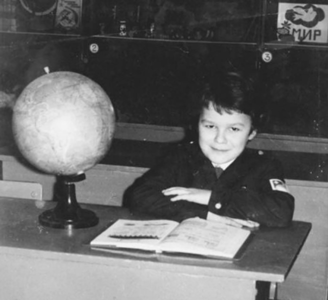 Вселяли веру и любили, как родных: пермские VIP вспомнили своих первых педагогов