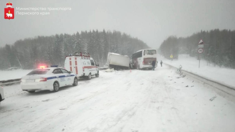 На трассе Пермь &mdash; Березники произошло смертельное ДТП с автобусом